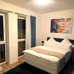 Modernes City-appartement Mit Separatem Schlafzimmer Düsseldorf
