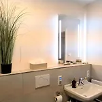 Modernes City-appartement Mit Separatem Schlafzimmer Düsseldorf