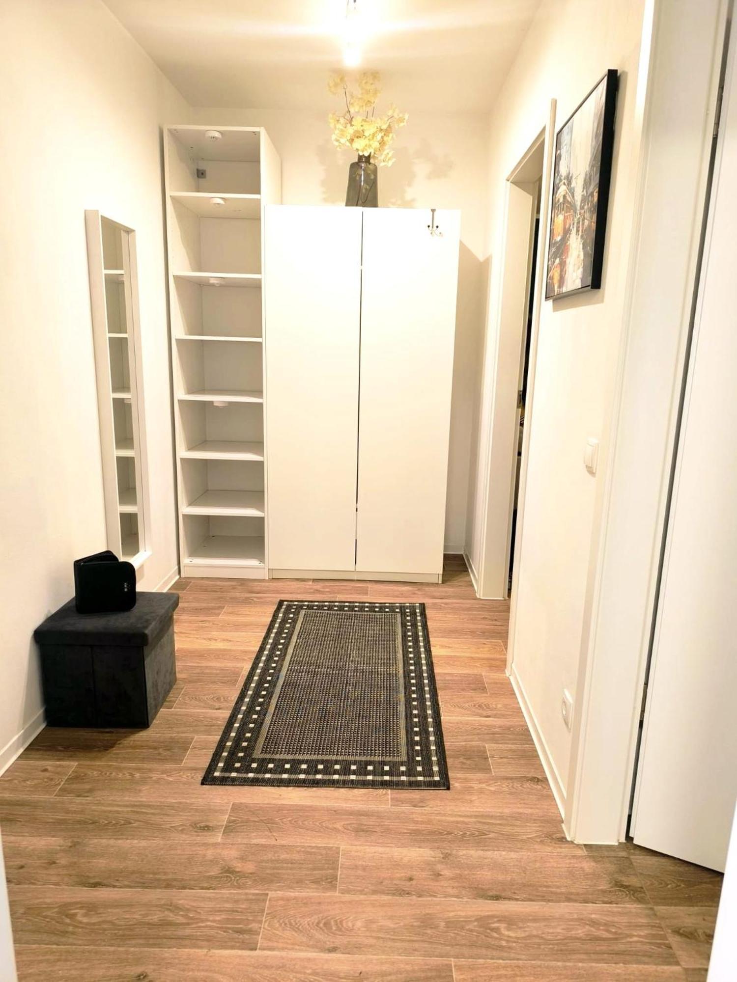 Appartement Modernes City-appartement Mit Separatem Schlafzimmer *